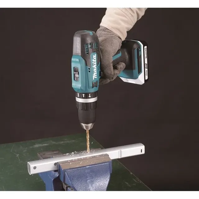 Makita M6901DWEB Máy bắt vít dùng pin((bl1815g*2+dc18wa) (kèm 02 pin 2.0ah + sạc)