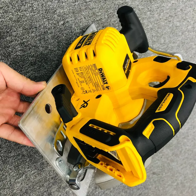 Dewalt DCS570N-KR Máy cưa cầm tay 18V