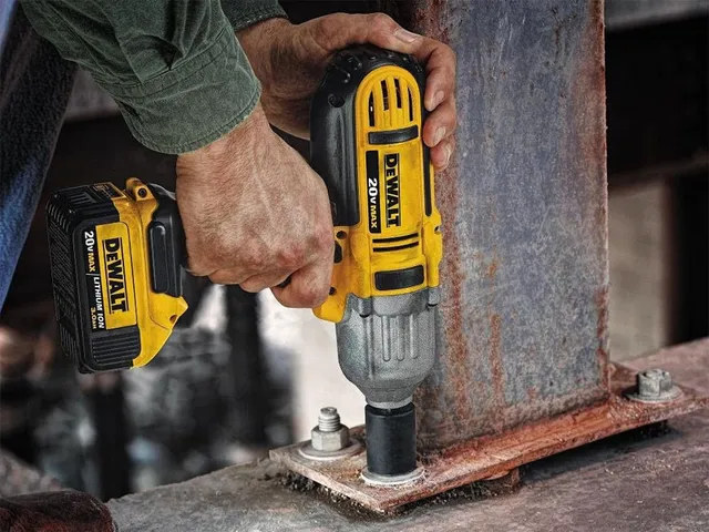 Dewalt DCF899M2 Máy Siết Bulong Cầm Tay 18V  (Kèm 02 Pin 4.0 + Sạc)