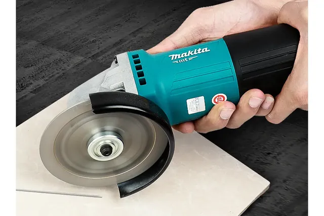 Makita M0900B Máy mài góc(100mm/540w/công tắc trượt)