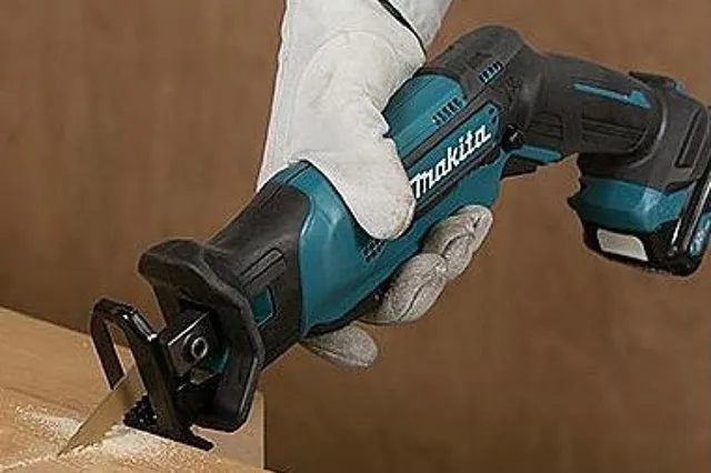 Makita JR103DSYE Máy cưa kiếm dùng pin(12v max) (kèm 02 pin 1.5ah + sạc)