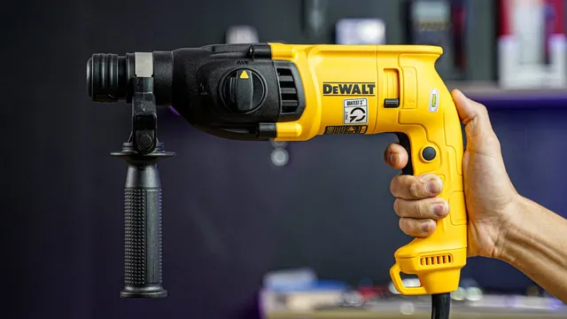 Dewalt D25032K Máy Khoan Bê Tông