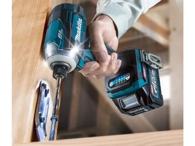Makita TD001GM201 Máy bắt vít dùng pin(bl)(40v max) (kèm 02 pin 4.0ah + sạc nhanh)