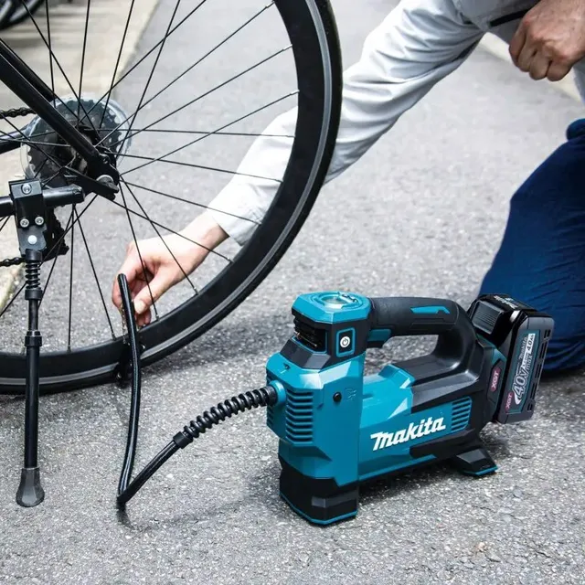Makita MP001GZ Máy bơm hơi dùng pin(40v max) (không kèm pin sạc)