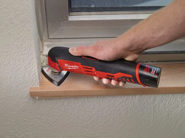 Milwaukee C12 MT-0B Máy cắt Đa Năng (thân máy)
