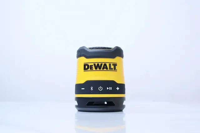 Dewalt DCR009 Loa Sạc Mini Bluetooth