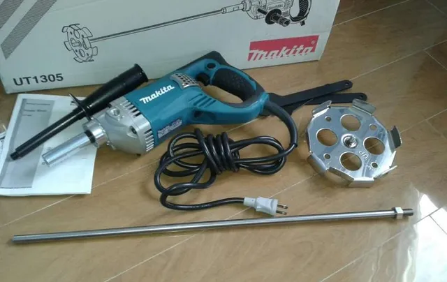 Makita UT1305 Máy trộn sơn