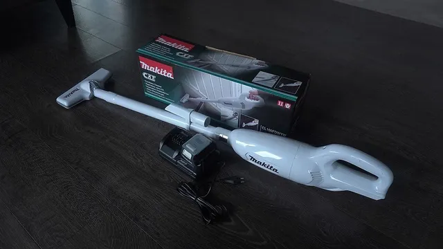 Makita CL106FDWYW Máy hút bụi dùng pin(12v max) (kèm 01 pin + sạc)