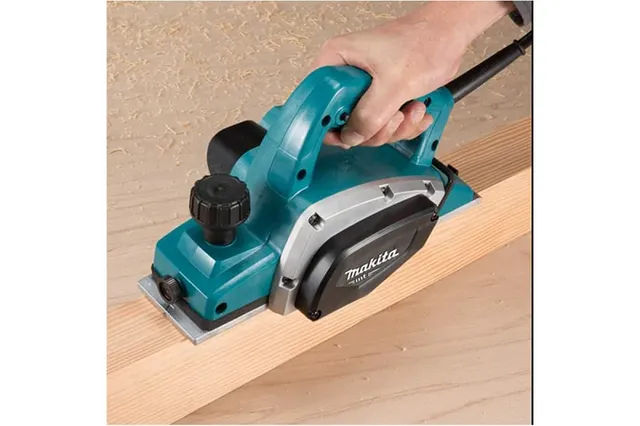 Makita M1902B Máy bào(82mm)