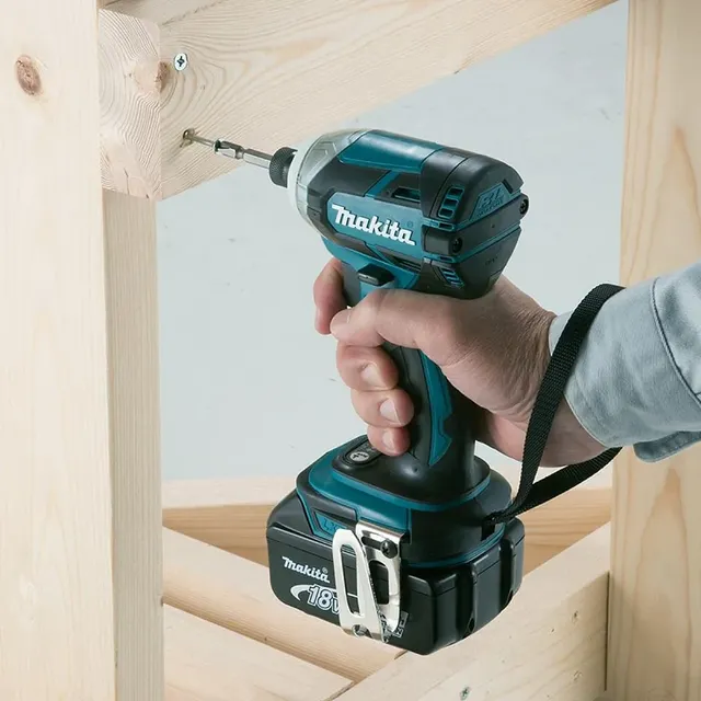 Makita DTD149Z Máy bắt vít dùng pin(18v) (không kèm pin sạc)