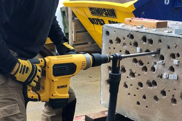 Dewalt D25144KA-B1 Máy khoan đục bê tông