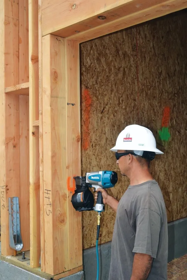 Makita AN902 Máy bắn đinh cuộn pallet dùng hơi