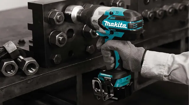 Makita DTW1002RTJ Máy siết bu lông dùng pin(12.7mm/bl) (kèm 02 pin 5.0 + sạc nhanh)