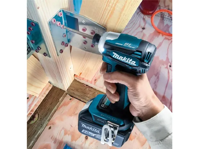 Makita DTD172RTE Máy bắt vít dùng pin(bl)(18v) (kèm 02 pin 5.0 + sạc nhanh)