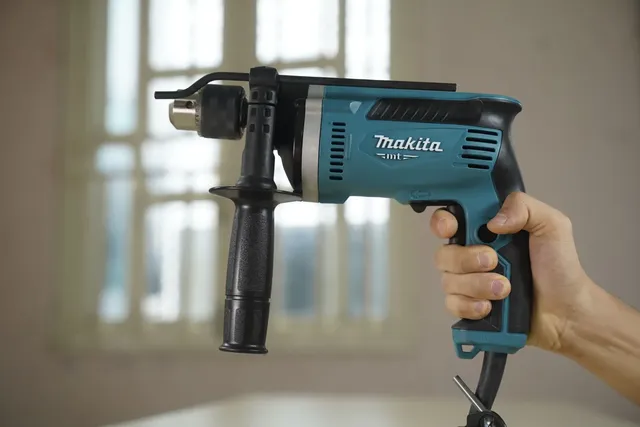 Makita M8101B Máy khoan búa(16mm)