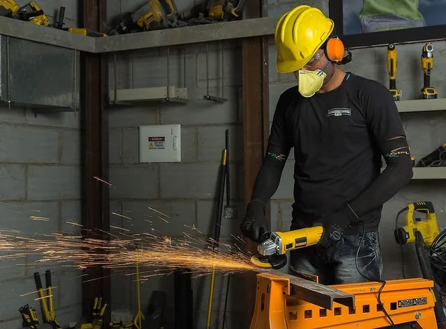 Dewalt DWE4119-B1 Máy mài cầm tay 950W-125mm