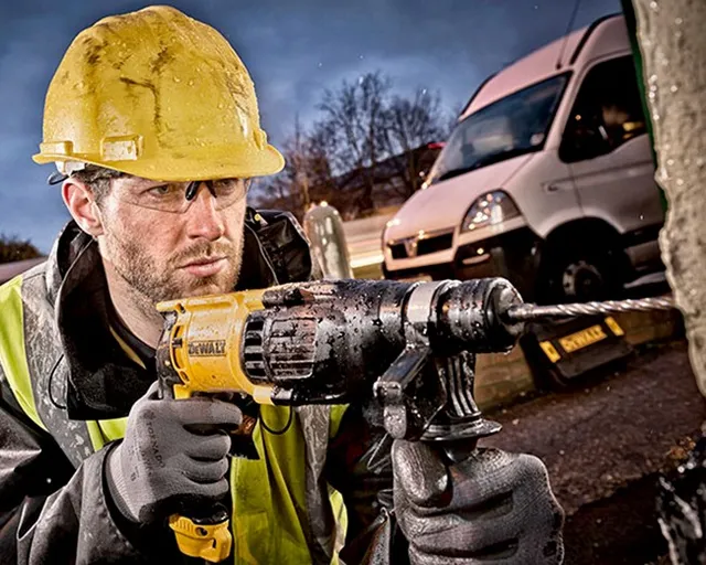 Dewalt D25144K-B1 Máy khoan bê tông
