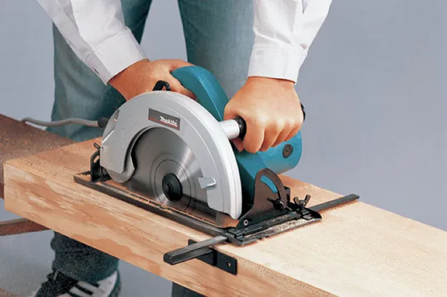 Makita HS7010 Máy cưa đĩa(185mm)