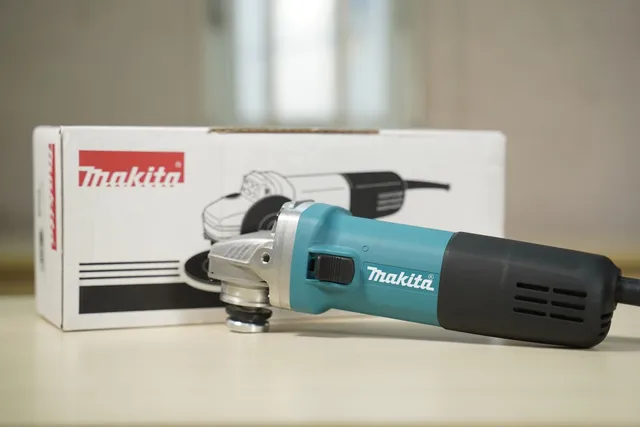 Makita 9556HN Máy mài góc(100mm/840w/công tắc trượt)