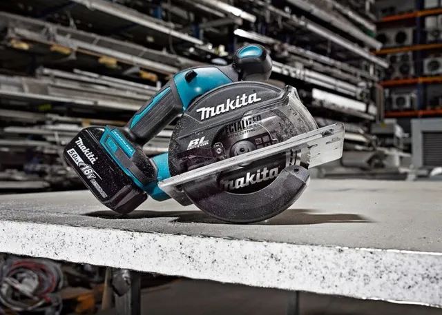Makita DCS551RMJ Máy cắt kim loại dùng pin(150mm/bl)(18v) (kèm 02 pin 4.0ah + sạc nhanh)